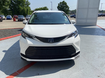 2021 Toyota Sienna Hybrid LE FWD 8-Pass in Columbia, TN