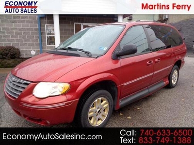 2005 Chrysler Town & Country for Sale in Co Bluffs, Iowa