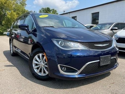 2017 Chrysler Pacifica for Sale in Co Bluffs, Iowa