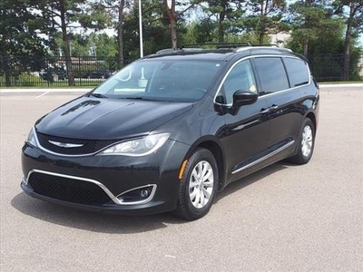 2018 Chrysler Pacifica for Sale in Co Bluffs, Iowa
