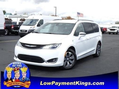 2020 Chrysler Pacifica Hybrid for Sale in Co Bluffs, Iowa