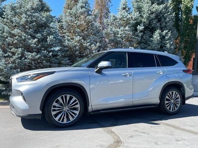 2020 Toyota Highlander for Sale in Co Bluffs, Iowa