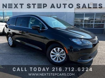 2017 Chrysler Pacifica for Sale in Chicago, Illinois