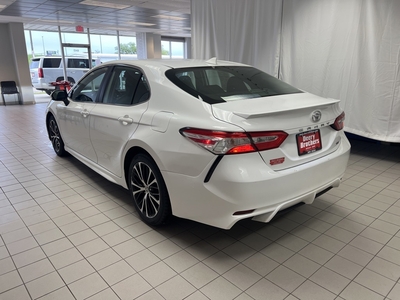 2020 Toyota Camry SE in Dubuque, IA