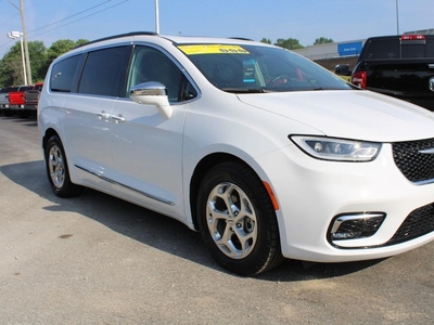 2022 Chrysler Pacifica Limited in Washington, MO