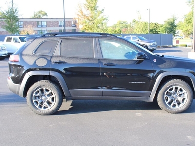 2022 Jeep Cherokee 4WD Trailhawk in Milwaukee, WI