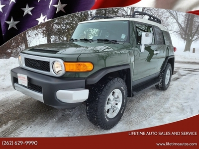 2013 Toyota FJ Cruiser Base 4x4 4dr SUV 5A for sale in West Bend, WI
