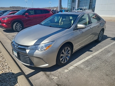 2015 Toyota Camry Hybrid XLE in Rochester, MN