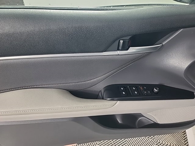 2018 Toyota Camry Hybrid XLE in Jacksonville, FL