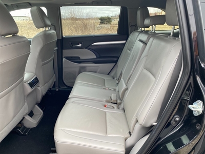 2019 Toyota Highlander Hybrid XLE in Rochester, MN