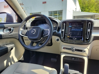 2021 Volvo XC40 Momentum in Englewood, NJ