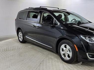 2017 Chrysler Pacifica for Sale in Chicago, Illinois