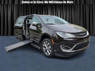 2018 Chrysler Pacifica for Sale in Saint Louis, Missouri