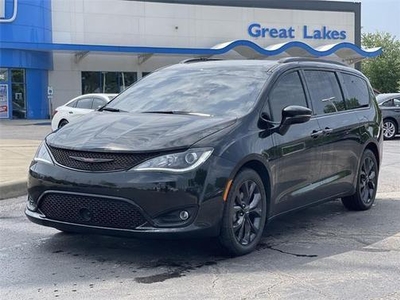 2020 Chrysler Pacifica for Sale in Chicago, Illinois