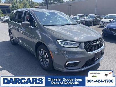 2022 Chrysler Pacifica Hybrid for Sale in Co Bluffs, Iowa