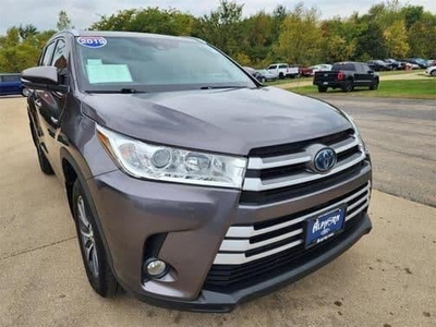 2019 Toyota Highlander Hybrid for Sale in Chicago, Illinois