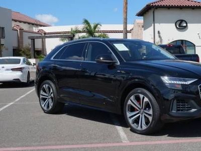 Audi Q8 3000