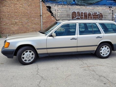 FOR SALE: 1986 Mercedes Benz 230TE $4,125 USD