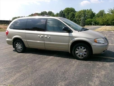 2006 Chrysler Town & Country for Sale in Co Bluffs, Iowa