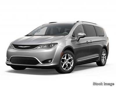 2017 Chrysler Pacifica for Sale in Co Bluffs, Iowa