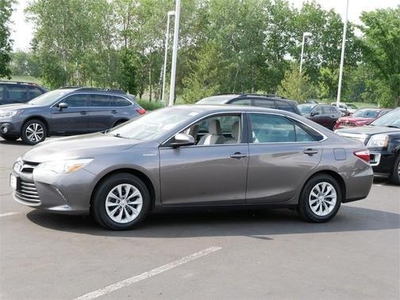 2017 Toyota Camry Hybrid for Sale in Co Bluffs, Iowa