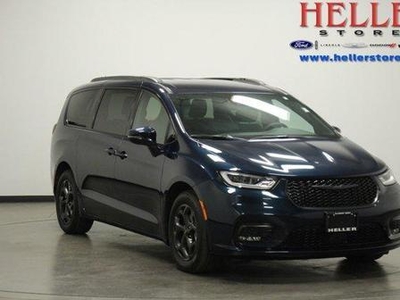 2022 Chrysler Pacifica Hybrid for Sale in Co Bluffs, Iowa