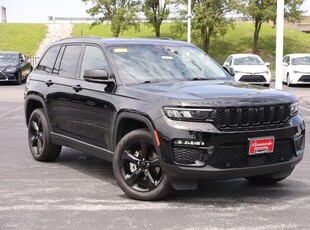 2023 Jeep Grand Cherokee 4WD Limited in Hazelwood, MO