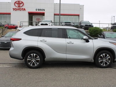 2022 Toyota Highlander Hybrid XLE in Indianapolis, IN