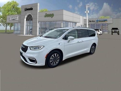 2021 Chrysler Pacifica Hybrid for Sale in Northwoods, Illinois