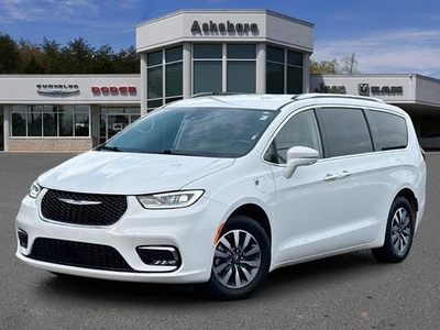 2021 Chrysler Pacifica Hybrid for Sale in Northwoods, Illinois