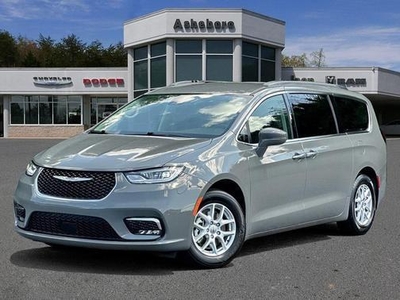 2022 Chrysler Pacifica for Sale in Northwoods, Illinois