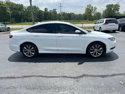 2016 Chrysler 200 S in Reynoldsburg, OH