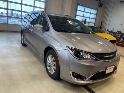 2019 Chrysler Pacifica Touring L in Middleton, WI