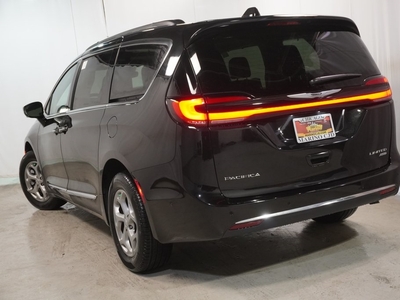 2023 Chrysler Pacifica Limited in Chicago, IL