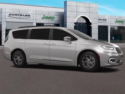 2023 Chrysler Pacifica Limited in Walled Lake, MI