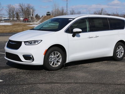 2023 Chrysler Pacifica Touring L in Fowlerville, MI