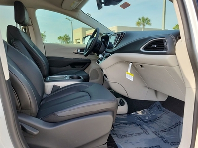 2023 Chrysler Pacifica Touring L in Orlando, FL