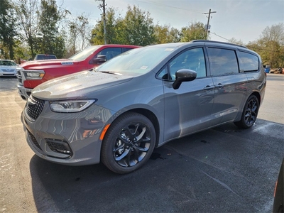 2023 Chrysler Pacifica Touring L in Pensacola, FL