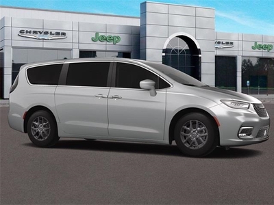 2023 Chrysler Pacifica Touring L in Walled Lake, MI