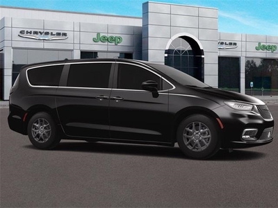 2023 Chrysler Pacifica Touring L in Walled Lake, MI
