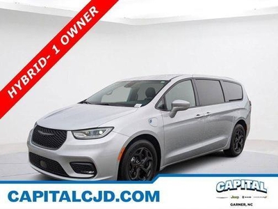 2022 Chrysler Pacifica Hybrid for Sale in Northwoods, Illinois