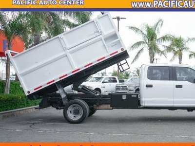 Ford Super Duty F-450 Chassis Cab 6.8L V-10 Gas