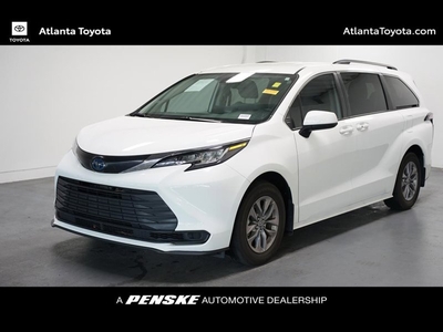 Certified 2022 Toyota Sienna LE
