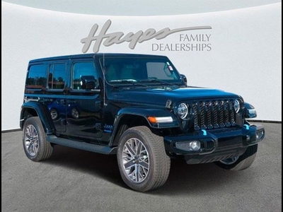 New 2022 Jeep Wrangler Unlimited Sahara w/ Cold Weather Group