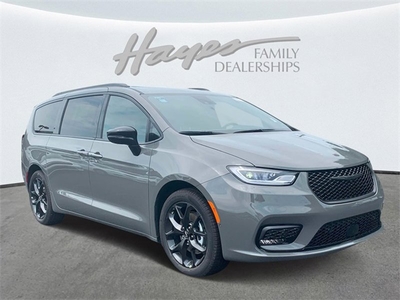 New 2023 Chrysler Pacifica Limited