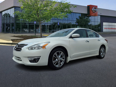 Used 2015 Nissan Altima 2.5 SL w/ Technology Package