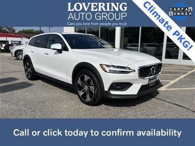 2022 Volvo V60 Cross Country for Sale in Chicago, Illinois