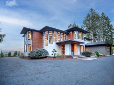 4 bedroom luxury House for sale in Beaverton, Oregon