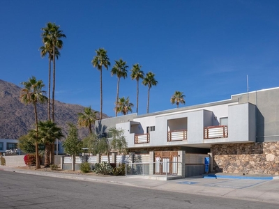 Luxury 25 bedroom Detached House for sale in Palm Springs, California