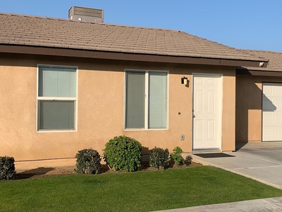 634 W Day Ave #A, Bakersfield, CA 93308